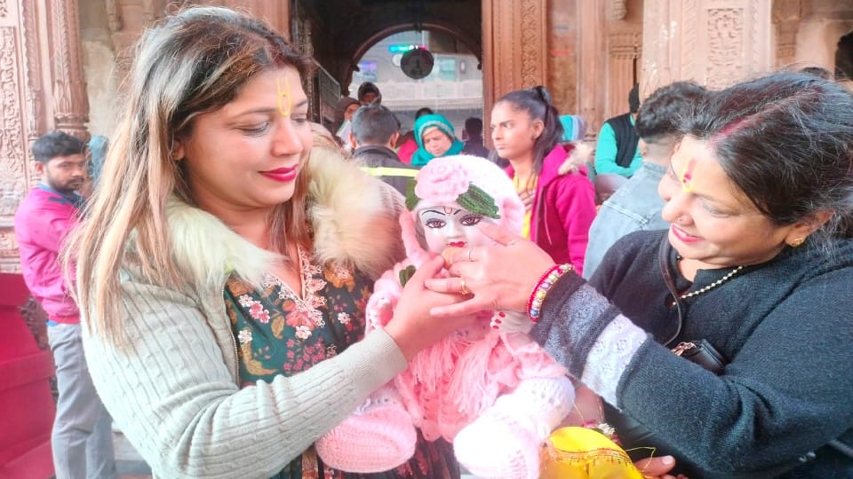 Devotees Offering Woolen Clothes To Laddu Gopal in Vrindavan