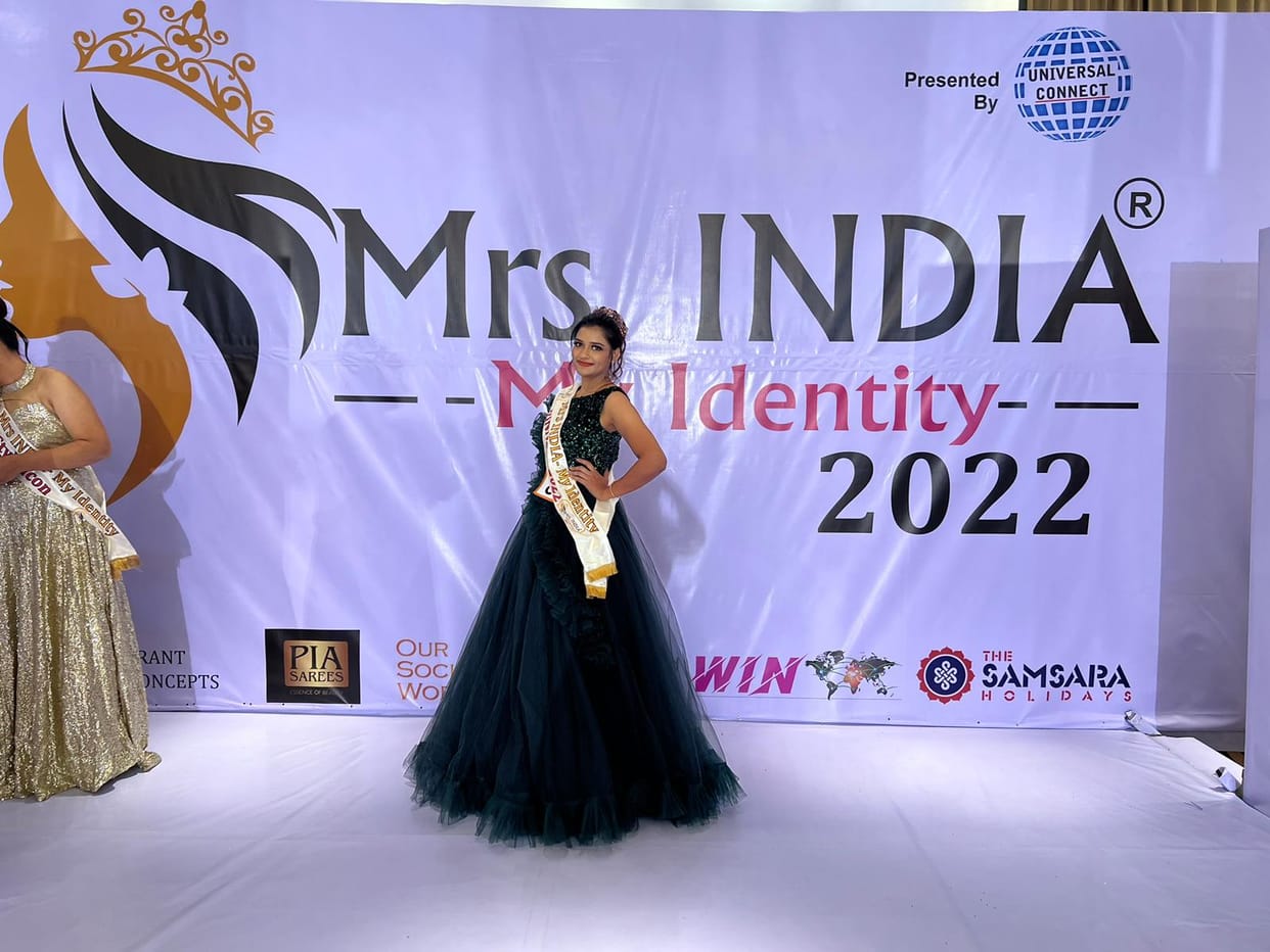 Vaishali verma of Mirzapur won title of Mrs India My Identity in Thailand