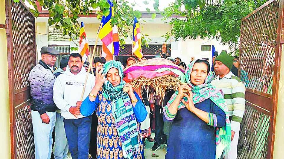 Daughter in law performed last rites of 105 year old mother in law in Sonipat of Haryana