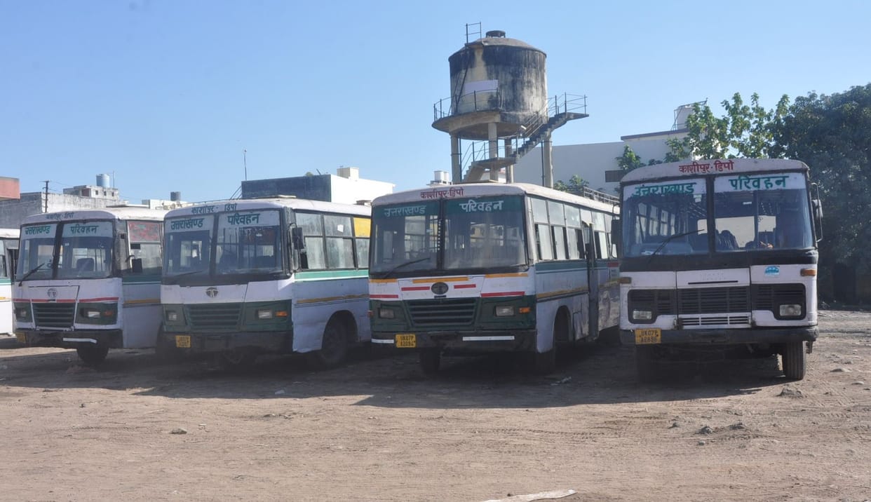 Roadways buses running without fog lights