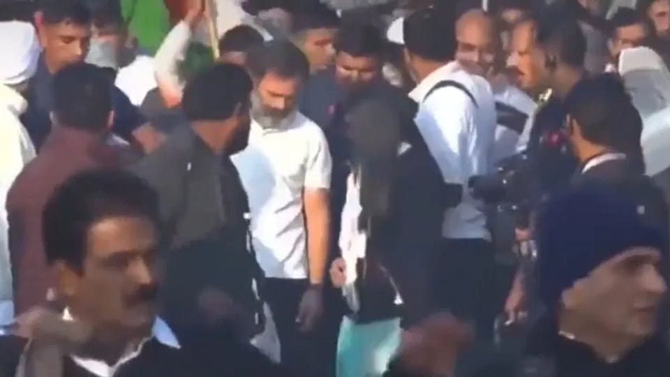 Ex-Minister Jitendra Singh Alwar Tied Rahul Gandhi Shoe, Tweeted BJP Amit Malviya
