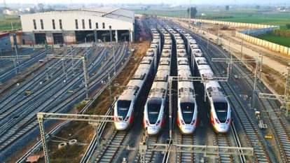 रैपिड रेल का छह कोच का चौथा ट्रेनसेट दुहाई डिपो में पहुंच गया