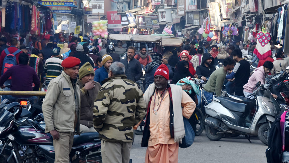 Huge jump in the business of warm clothes in cold weather