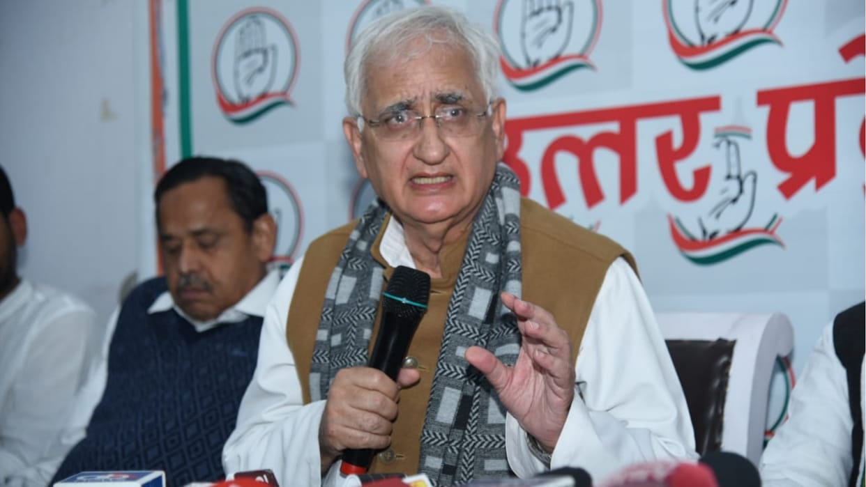 Khurshid arrived in Jaipur to settle the Gehlot-Sachin dispute