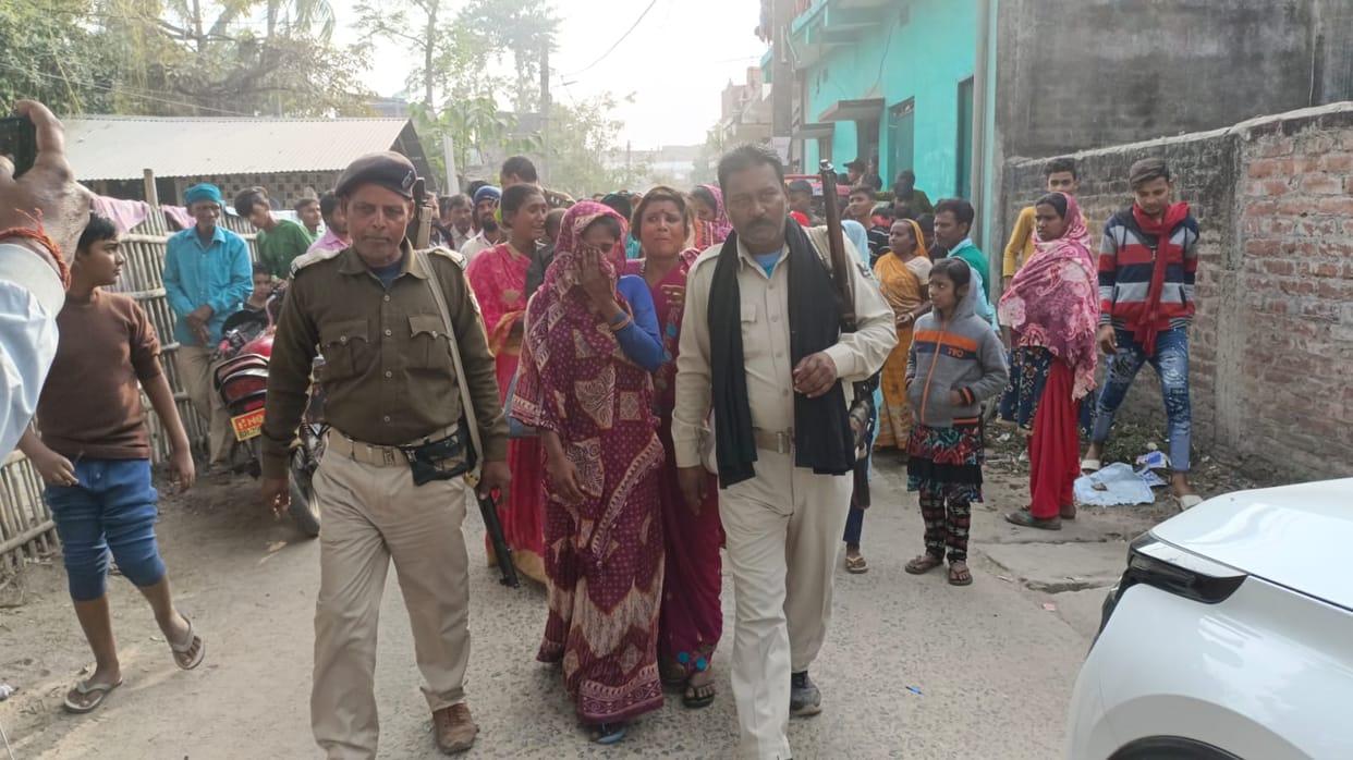 BIHAR:  woman fainted after getting goods in prayer, 5 women were beaten distributing prayers
