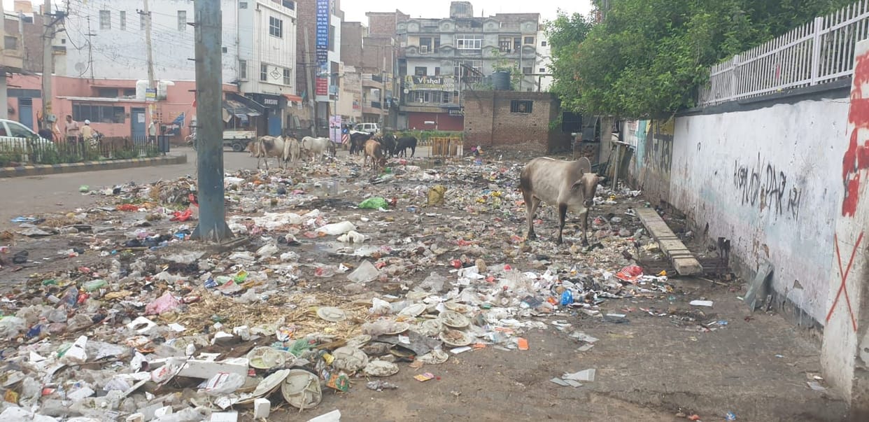 Cleaning stalled: door-to-door lifting tender over, garbage piled up in the city