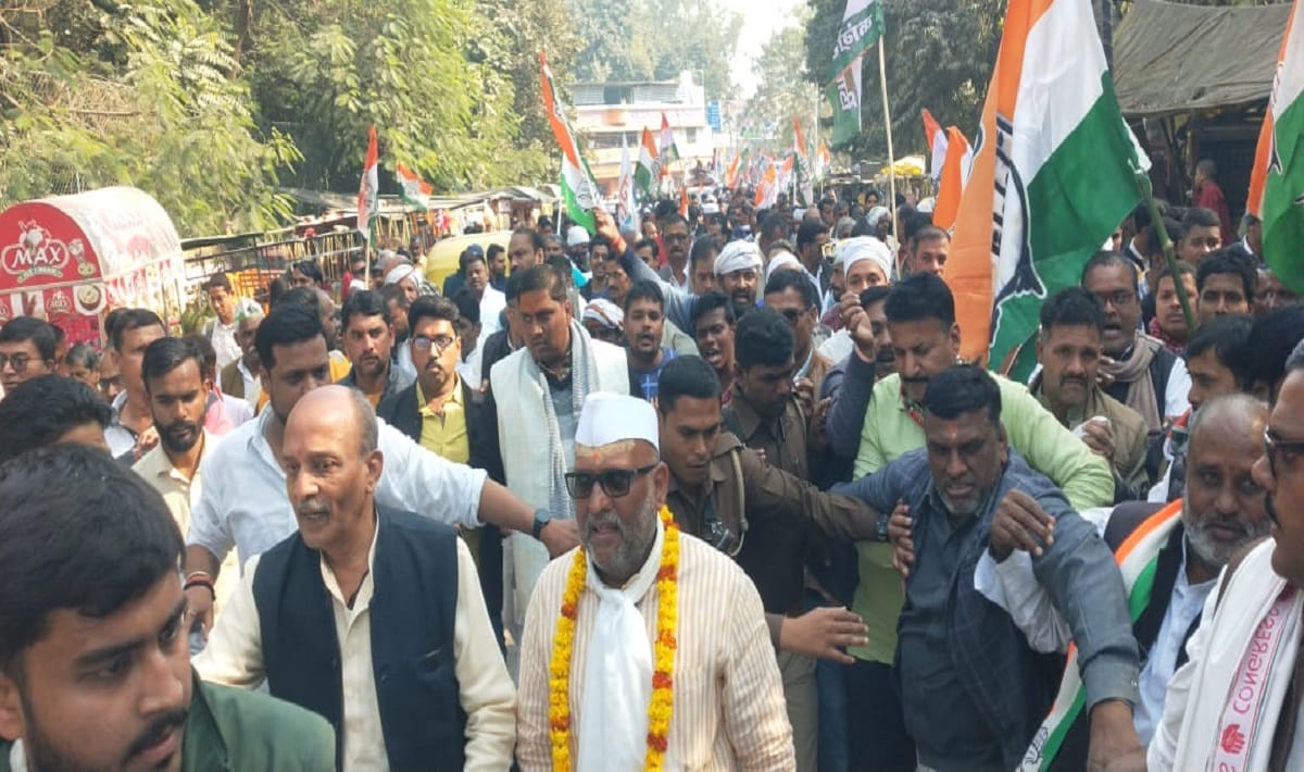 Regional Bharat Jodo Yatra ends in varanasi Congressmen show strength uproar in Pandeypur