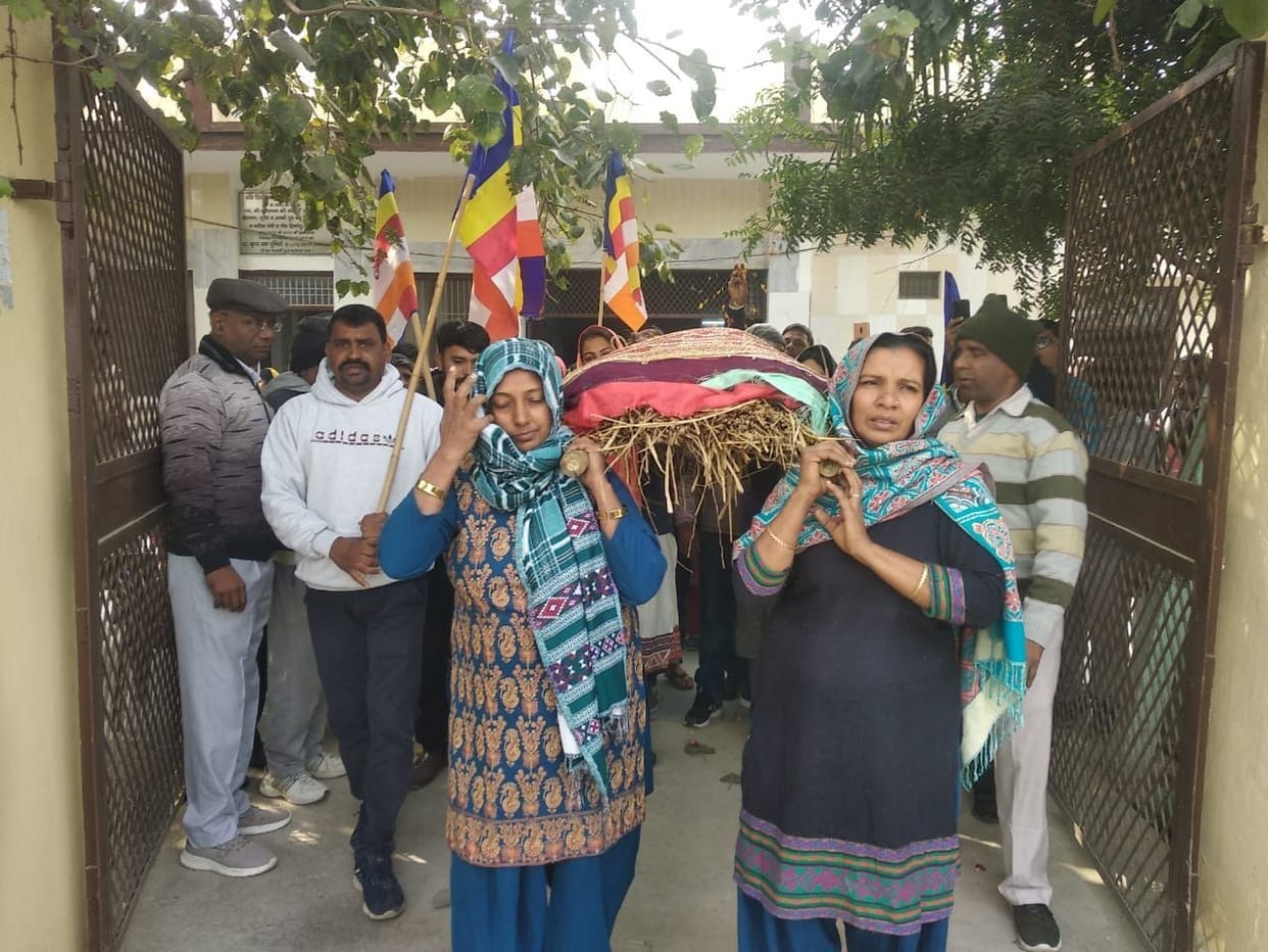 Daughter-in-law gave shoulder to 105-year-old Phoolpati, fulfilled his last wish