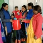 अदाणी फाउंडेशन द्वारा दिया जा रहा वॉश किट