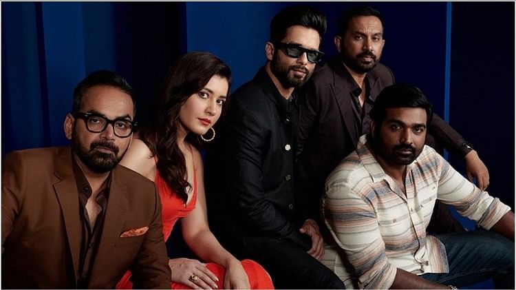 Farzi:शाहिद का खेल खत्म करने राशि ने मिलाया विजय सेतुपति से हाथ, 'मेघा' के रोल में दमदार लगीं एक्ट्रेस - Raashi Khanna First Look From Vijay Sethupathi Shahid Kapoor Farzi ...