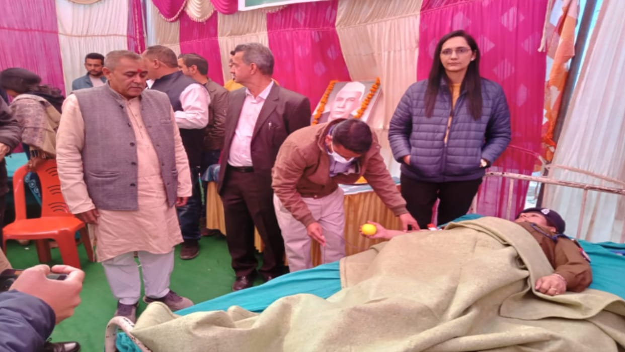 Bijnor: 87 units of blood donated in camp organized on the birth anniversary of Chaudhary Charan Singh