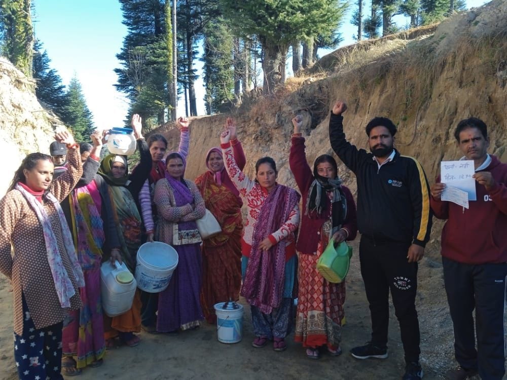 Villagers protesting against drinking water crisis