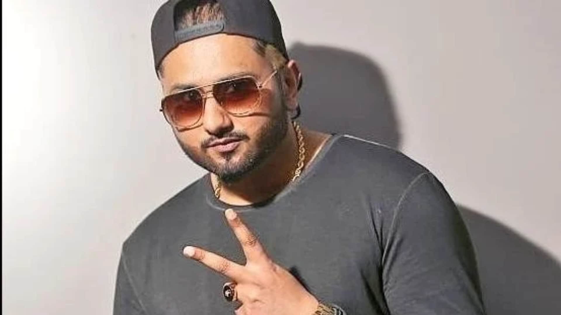 Honey Singh praised Urfi Javed singer says girls of our country should learn from uorfi javed