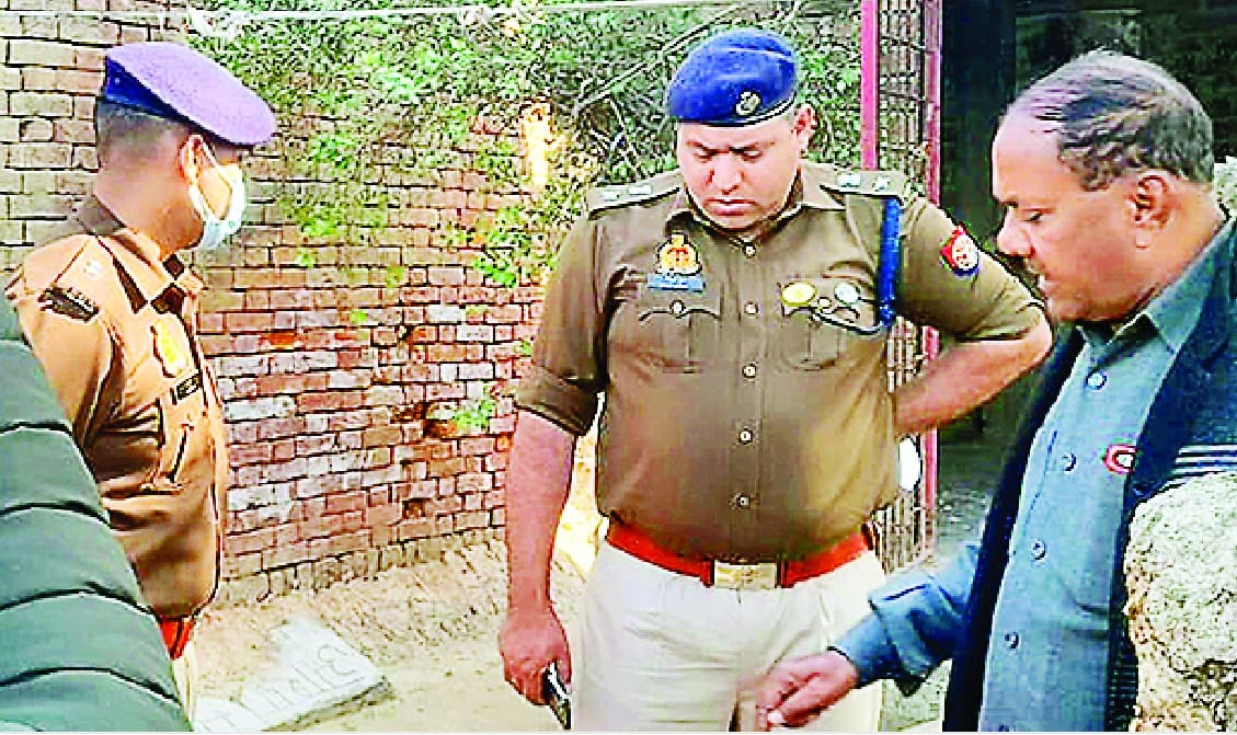 Woman beaten to death in kanpur, history sheeter roaming around village with blood stained stick