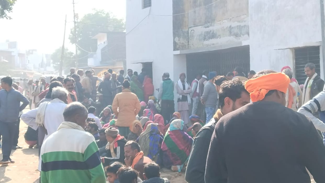 Banda: Angry farmers threw bricks and stones over lack of fertilizer