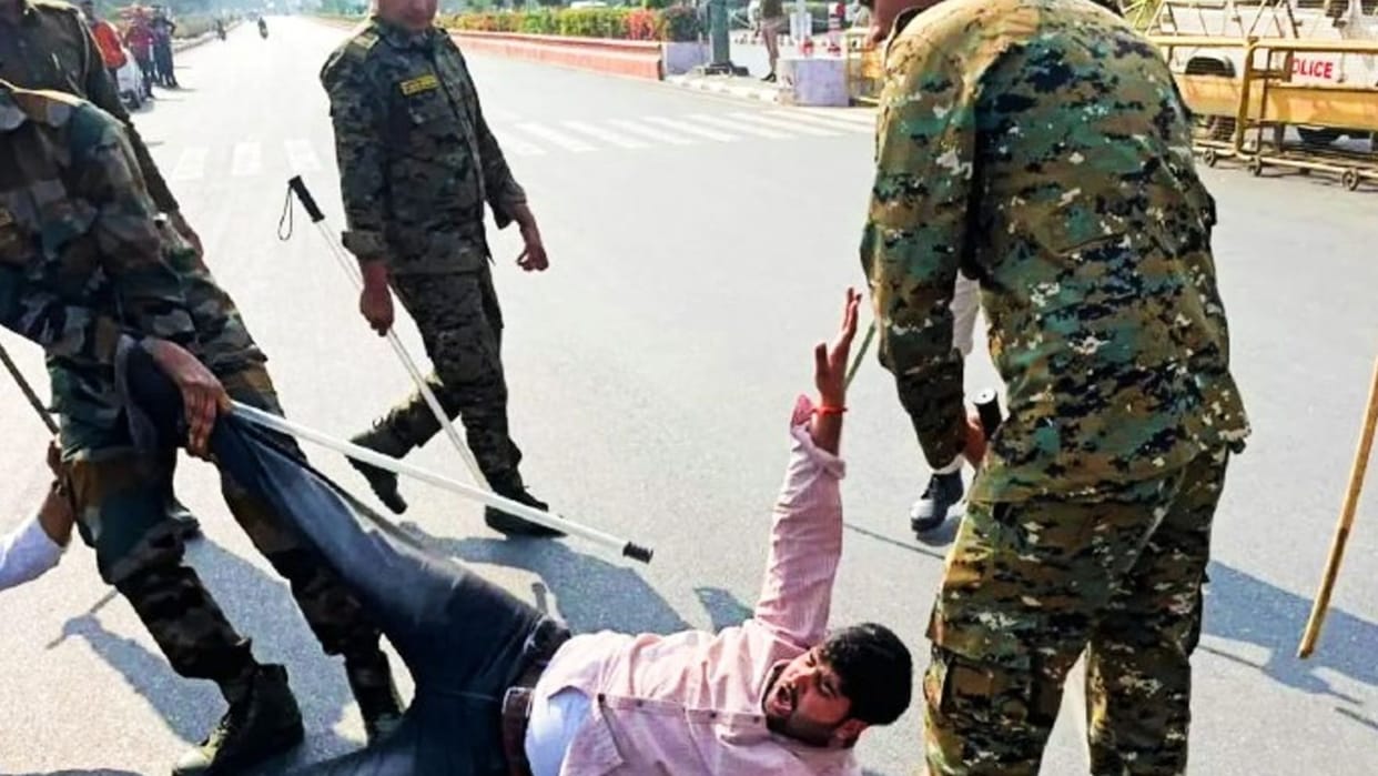 Lathicharge on students in Rajasthan University