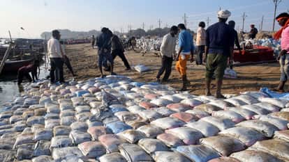 माघ मेले की तैयारी जोरों से चल रही है।