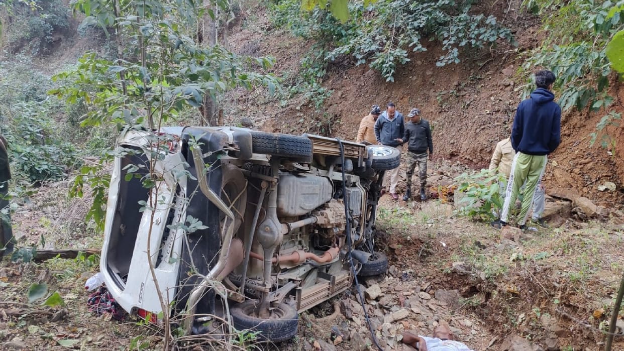 four killed as car falls into 50 feet deep ditch in kabirdham