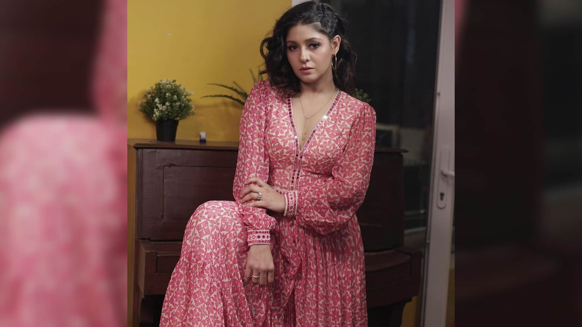Bollywood singer sunidhi chauhan reminisces her broken marriage at the age of 18 read details inside