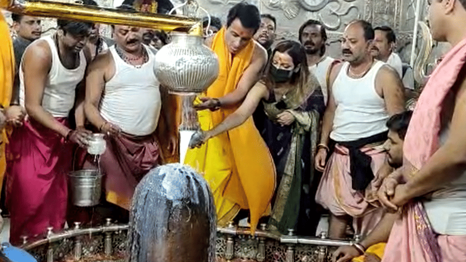 Actor Sonu Sood said – Corona is coming again. My phone number is there, remember it if needed