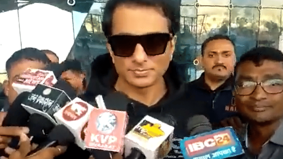 Actor Sonu Sood said – Corona is coming again. My phone number is there, remember it if needed