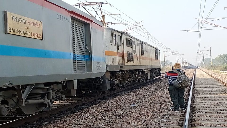 two trains reached on the same railway track on agra-delhi rail route