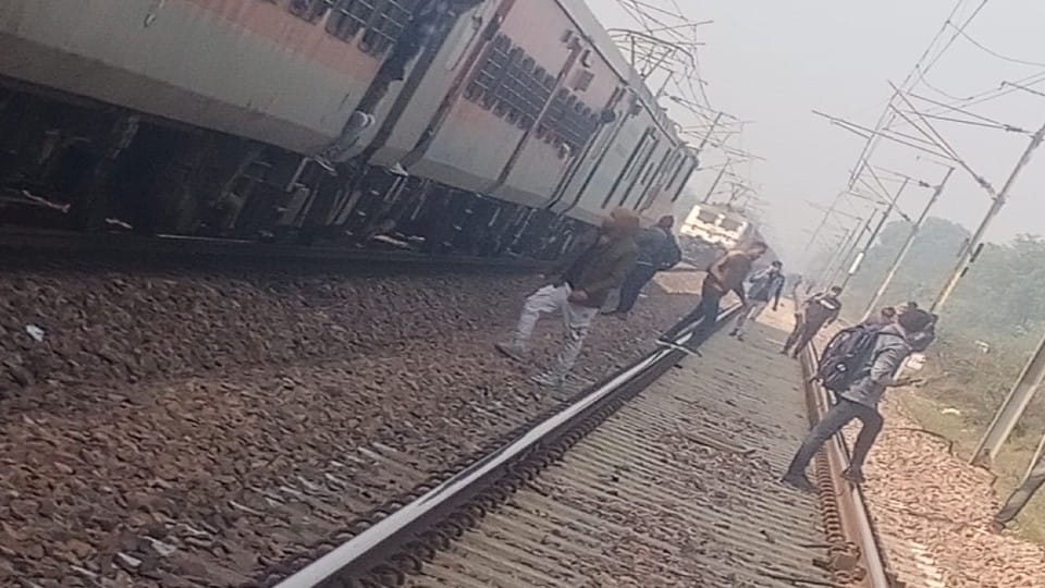 two trains reached on the same railway track on agra-delhi rail route