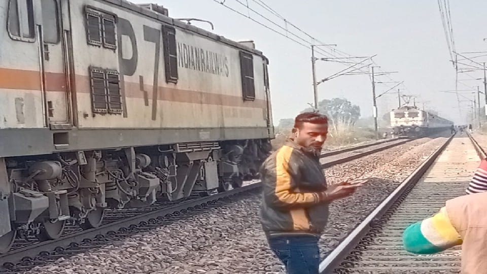 two trains reached on the same railway track on agra-delhi rail route