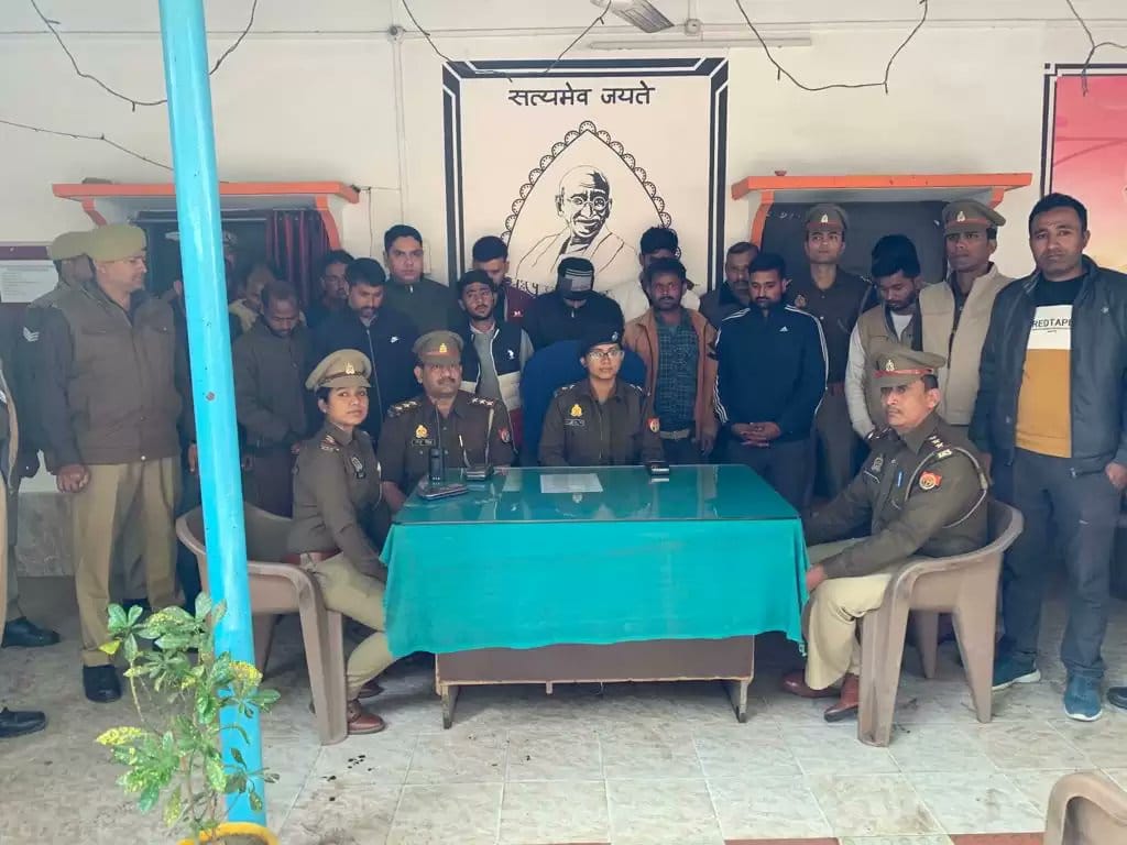 15 youth arrested from varanasi cantt station on  information of prostitution women absconding