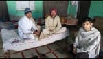 हवलदार अरविंद के घर पर मौजूद परिजन व पसरा सन्नाटा।