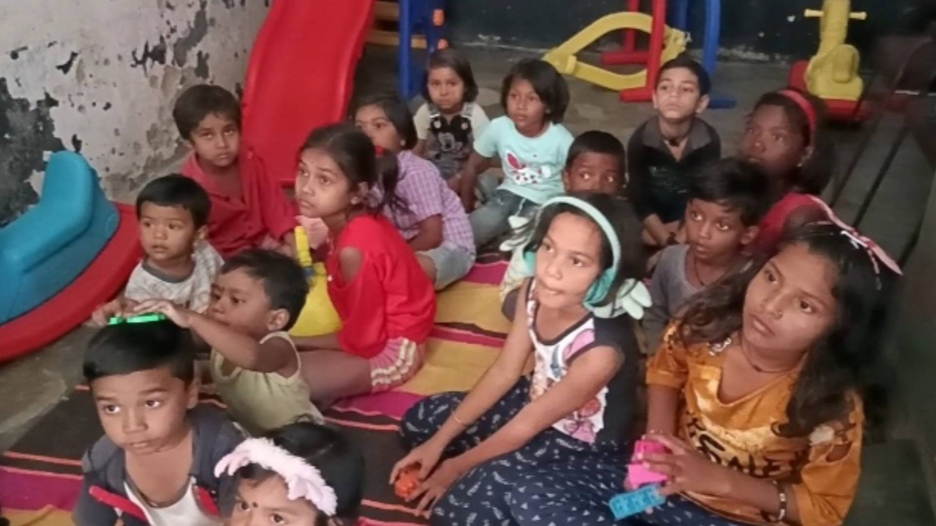 anganwadi center building collapsed of in chhattisgatrh korba