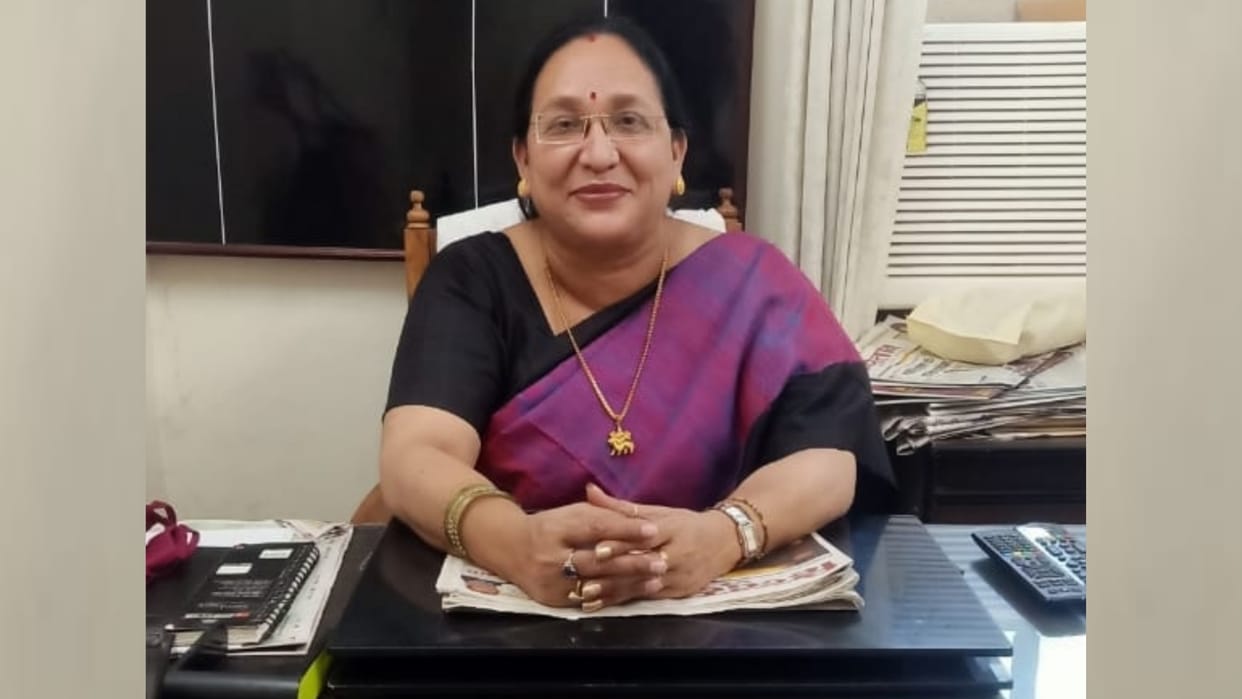 Ambi Bisht still in Lucknow Nagar Nigar even after transfer.