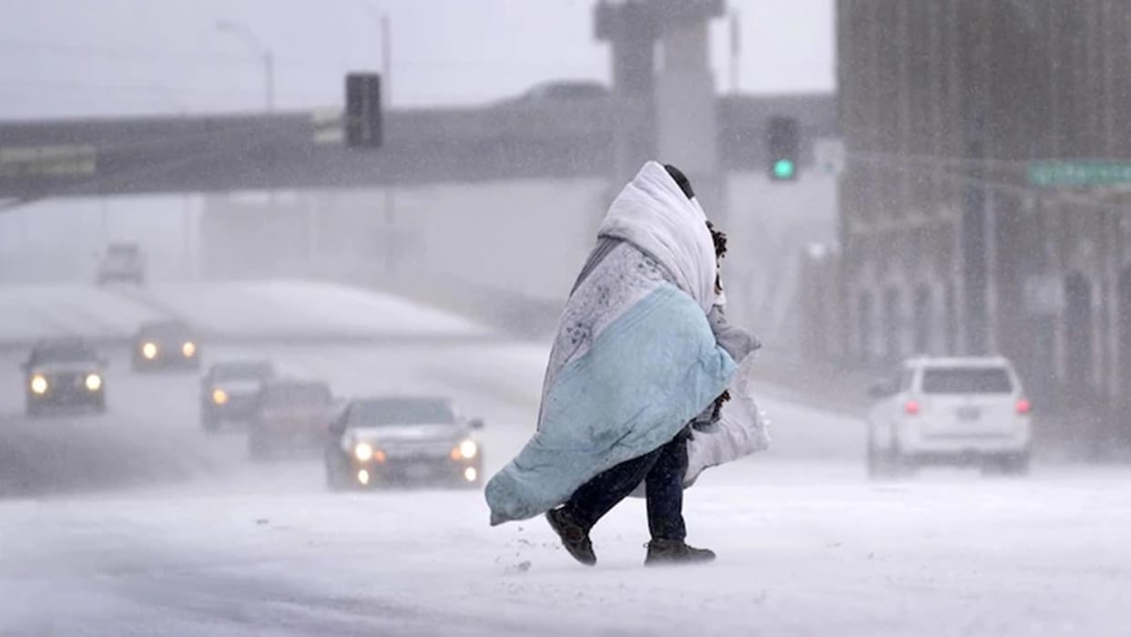 Amid Bomb Cyclone in US Weather conditions deteriorate 200 million affected in country news in hindi