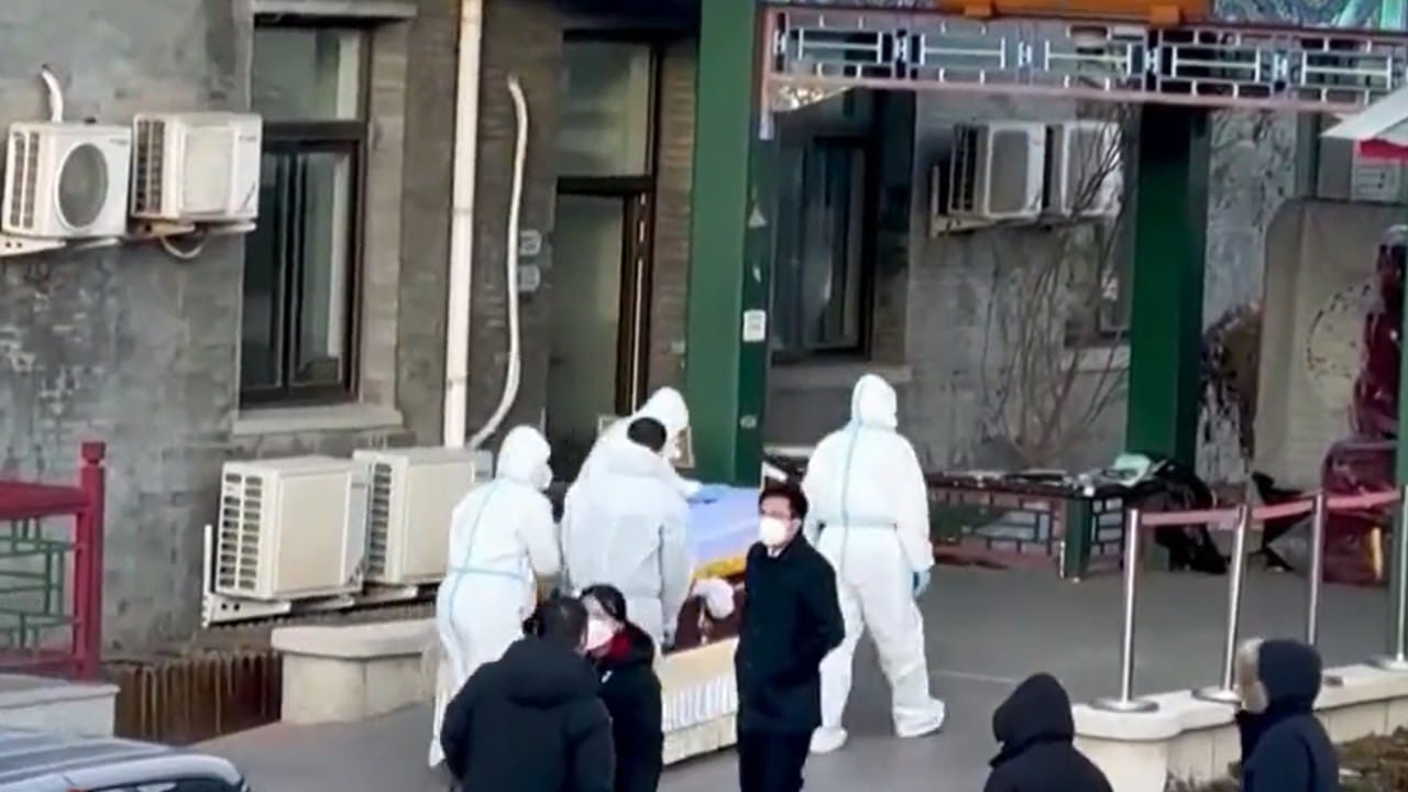 37 million new infected in 24 hours in china, Pile of corpses in hospitals, Chinese people dying