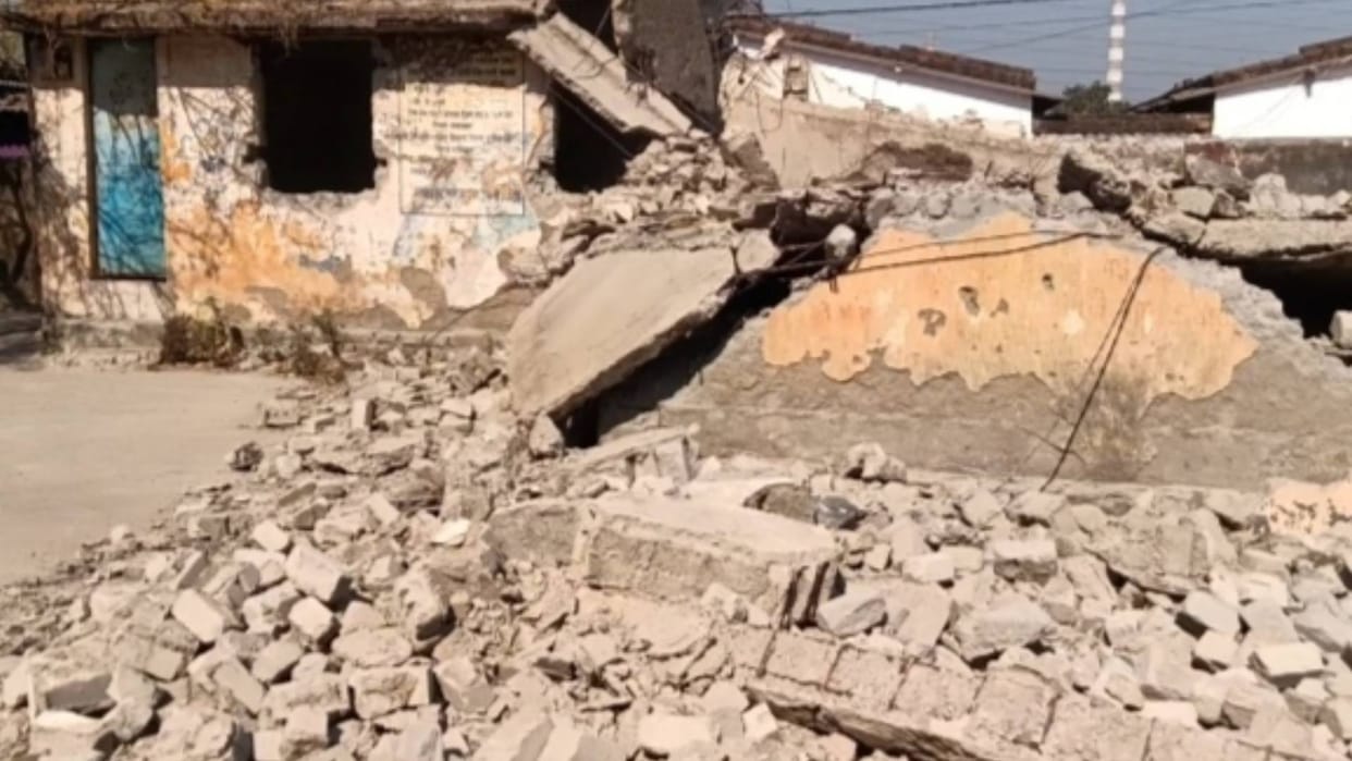 anganwadi center building collapsed of in chhattisgatrh korba