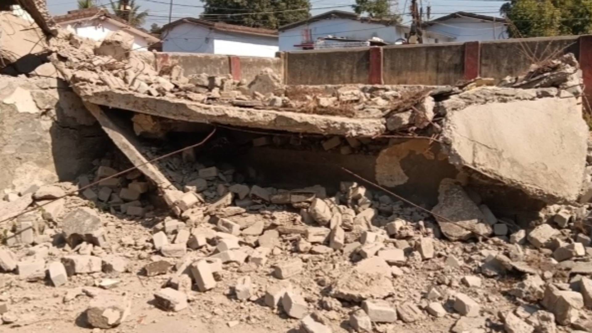 anganwadi center building collapsed of in chhattisgatrh korba