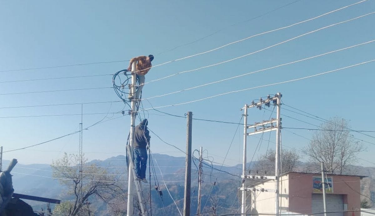 chamba news himachal news vikas khand salooni electricity board repairing line