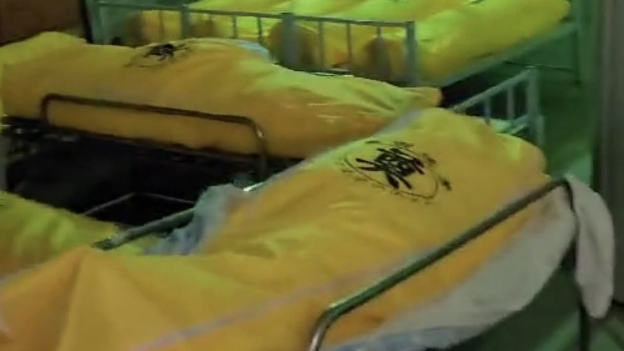 37 million new infected in 24 hours in china, Pile of corpses in hospitals, Chinese people dying