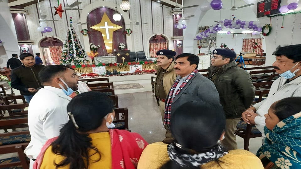 DM and SSP reached the church in Aligarh