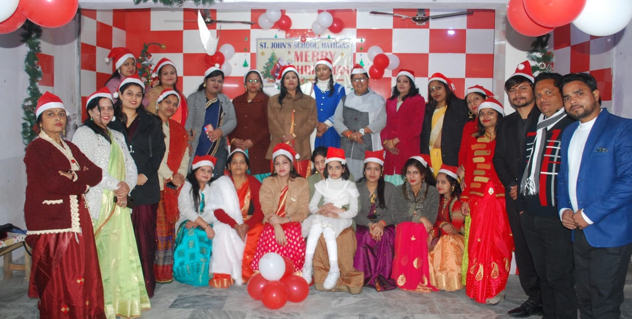 Hathras: Cultural programs enthralled, best wishes were given