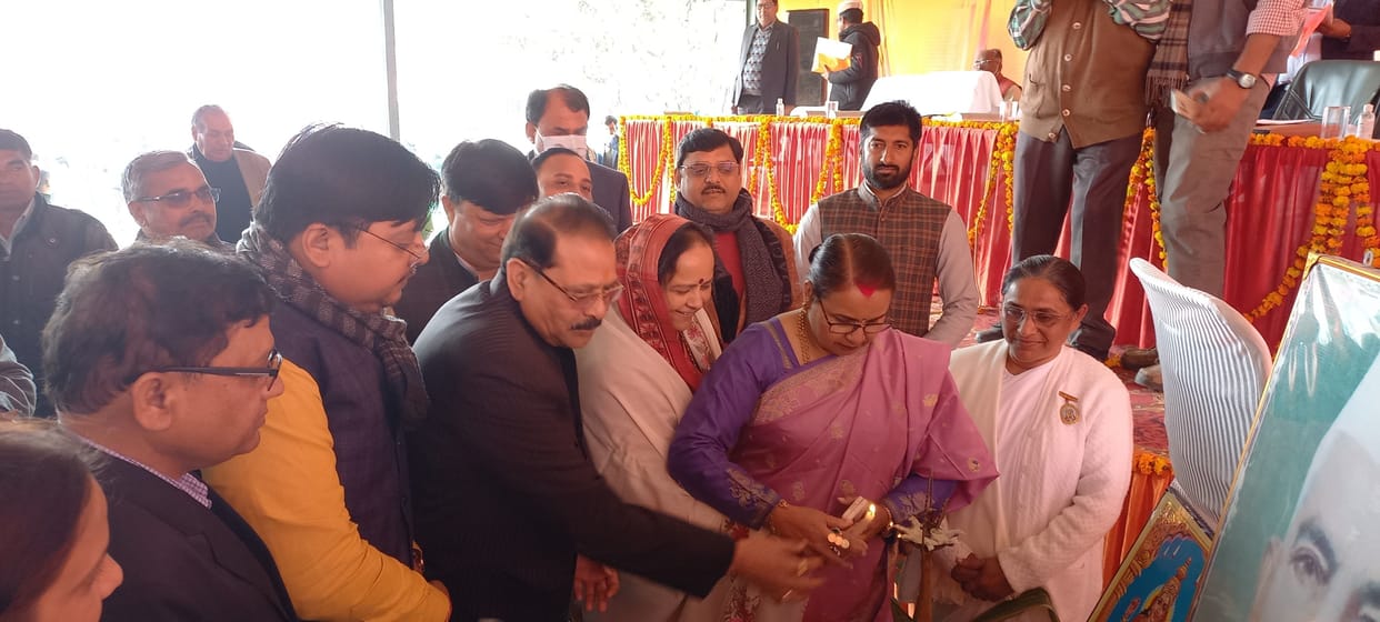 Hathras: Honored farmers, emphasis on traditional farming