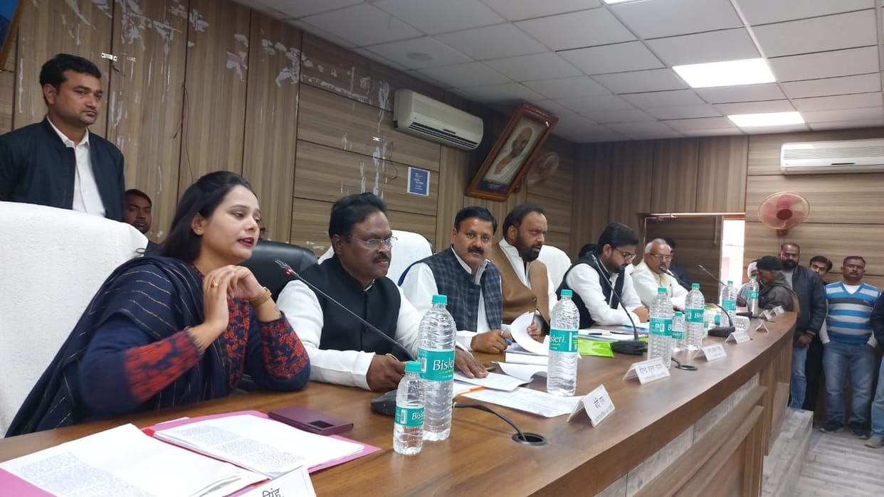 Most of the proposals approved in the district panchayat amid hue and cry
