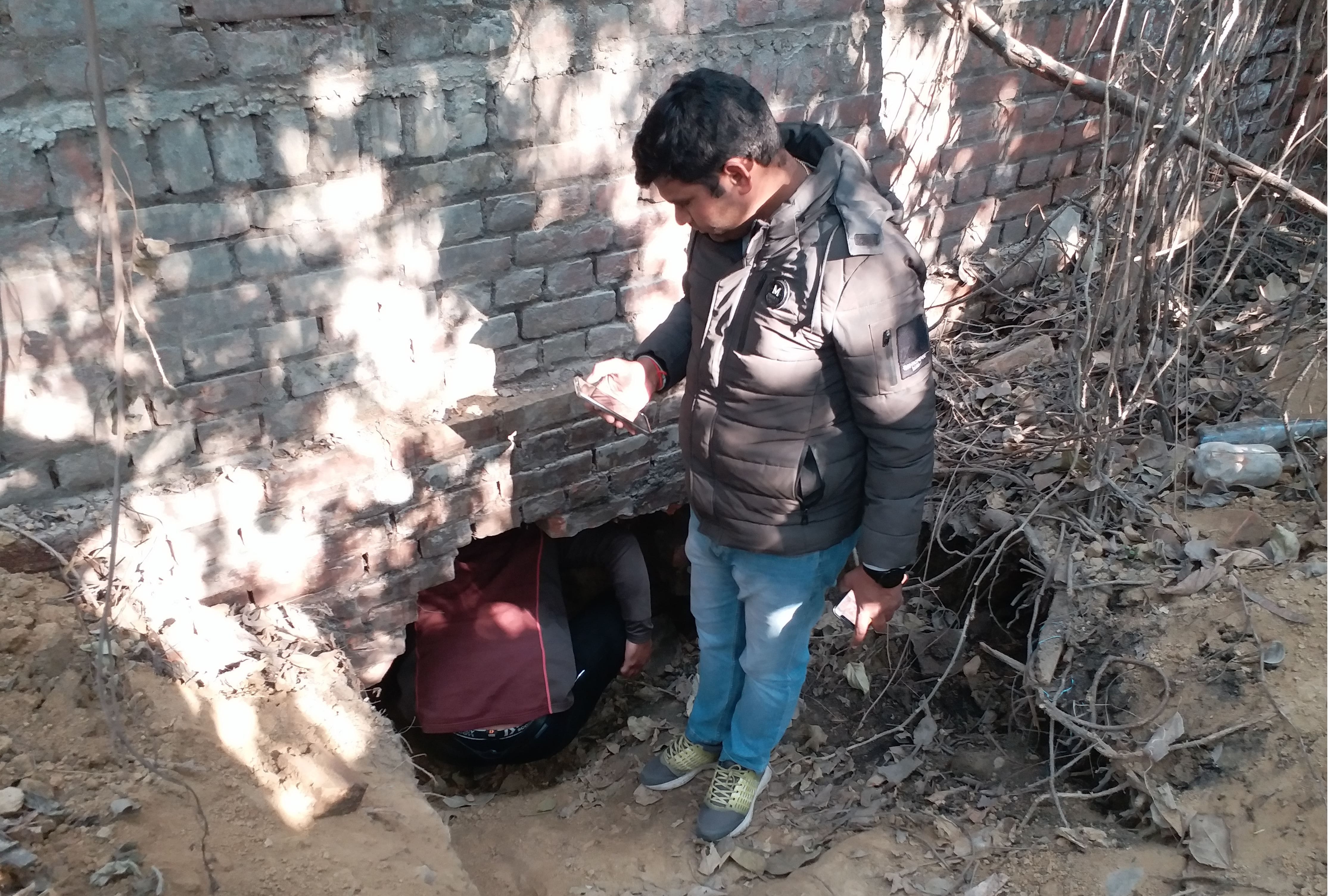 Kanpur Bank Robbery, 12 feet high wall, the vicious people built a tunnel