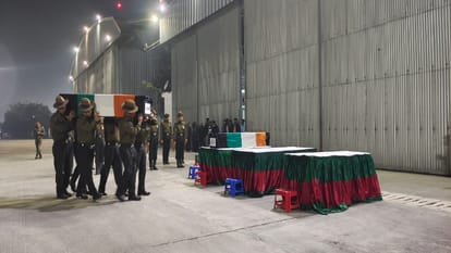 लखनऊ पहुंचे प्रदेश के शहीद जवानों के पार्थिव शरीर