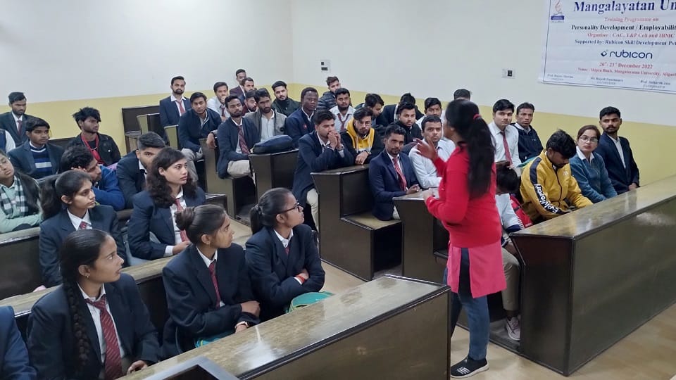 Mangalayatan University students know tips for body language in interview