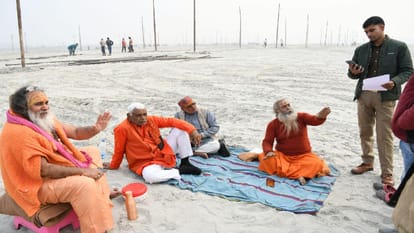 Shankaracharya of Dwarka Peeth refuses to settle down with Jyotishpeeth in Magh Mela