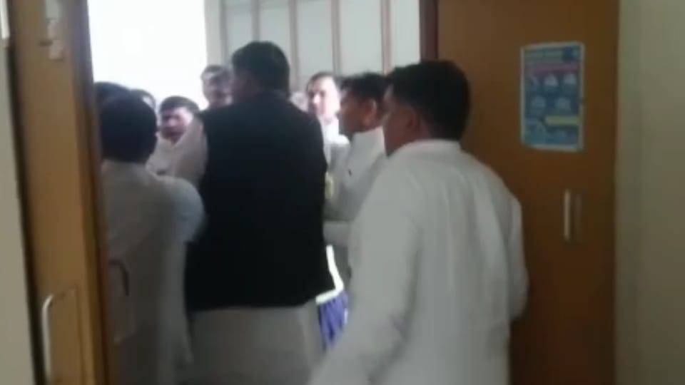 Fight broke out between newly elected councilors in Panipat Mini Secretariat