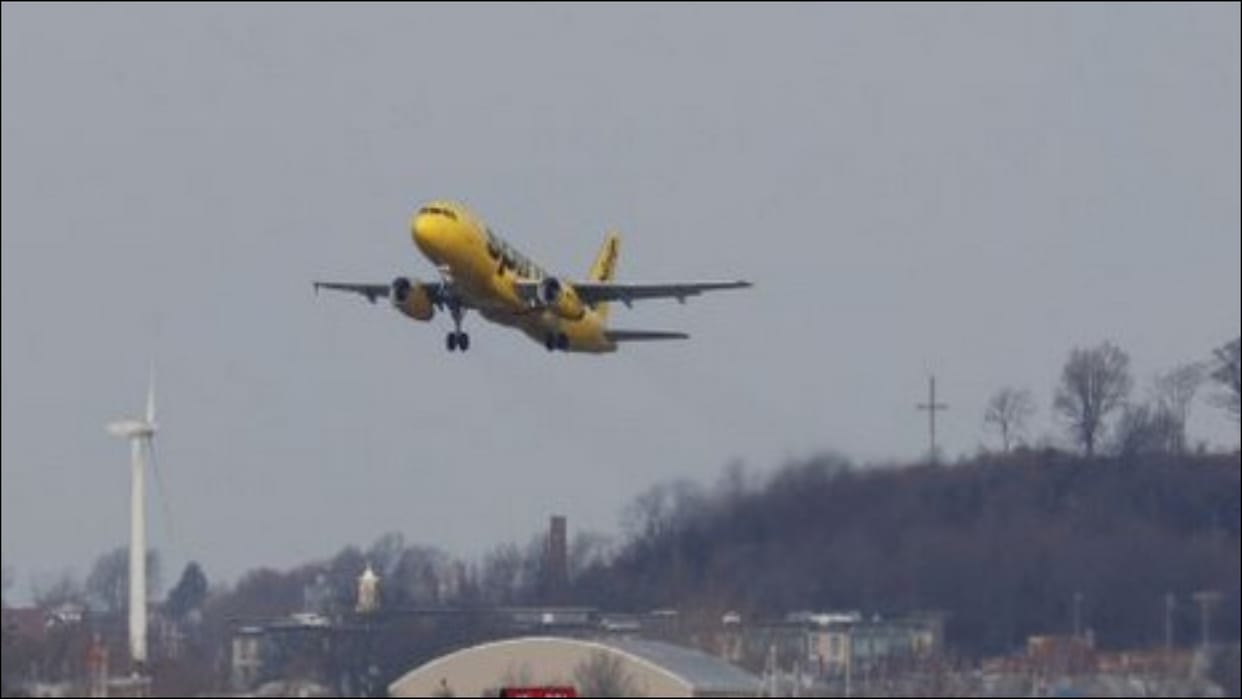 us Spirit Airlines plane makes emergency landing after lightning strikes in Philadelphia