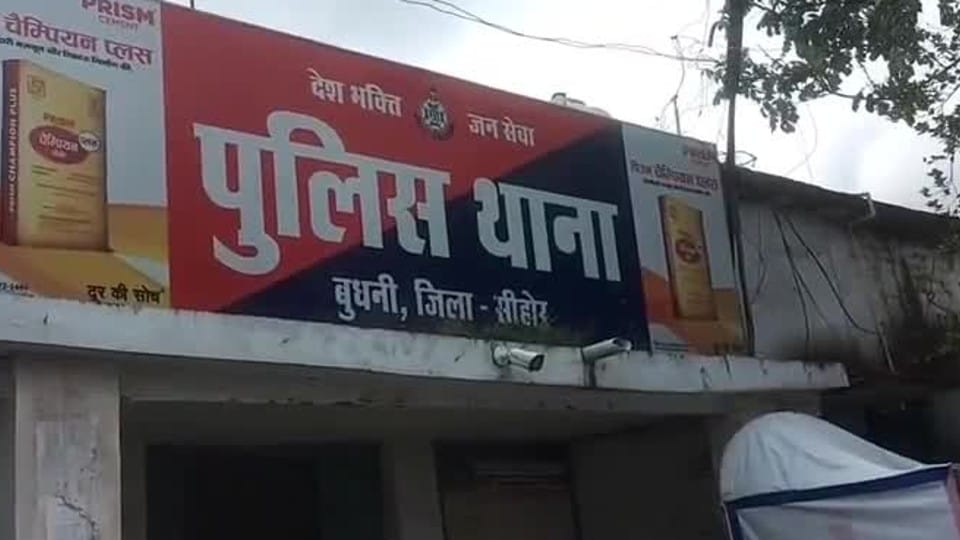 Budhni Youth Missing, Cloths And Vehicle Found At Hinglaj Ghat
