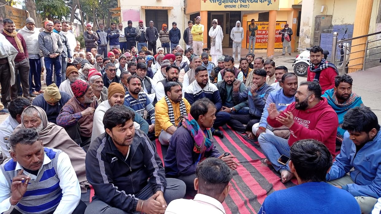 Meerut: Protest continues on Sardhana CHC in-charge on corruption charges